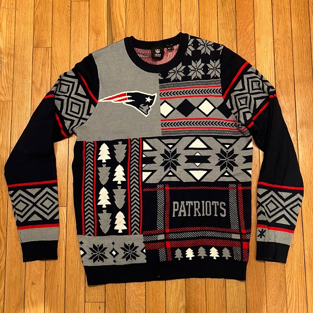 Large NFL Team Apparel New England Patriots Christmas Holiday Sweater